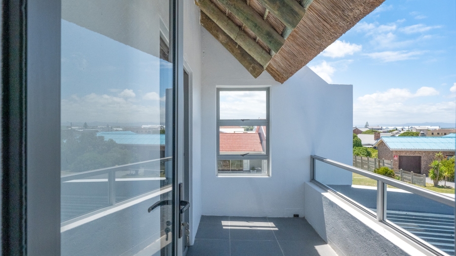 4 Bedroom Property for Sale in Struisbaai Western Cape